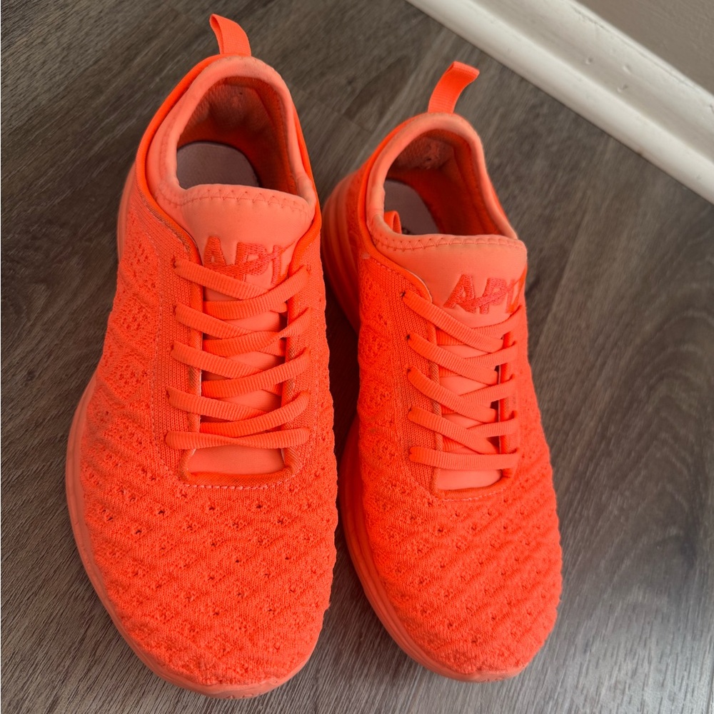 Women's TechLoom Phantom APL neon orange size 7.5